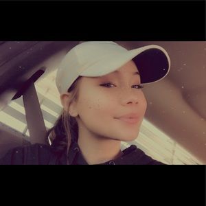 Meet your Posher, Madalyn